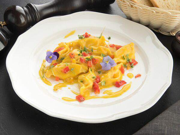 La Scala Trattoria Ignazio - Равиоли с креветками, грушей и горгонзолой с соусом из перца и тыквы