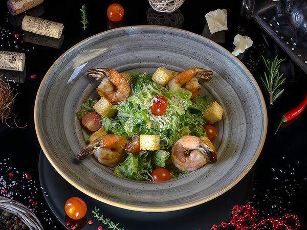 Leroy - Салат Цезарь с тигровыми креветками