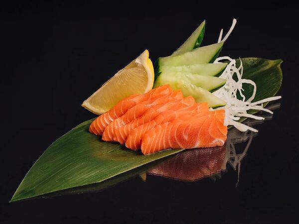 Fish & rice - Сашими с лососем