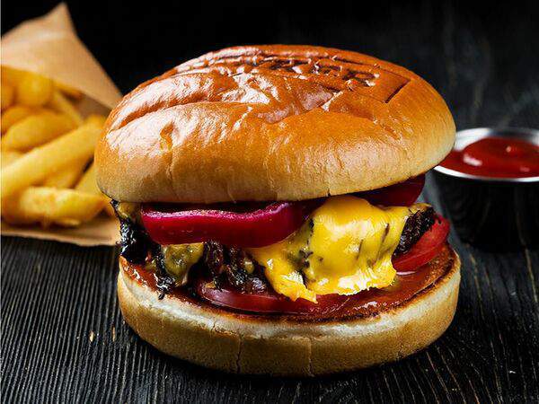 BUNKER - Бургер с копчеными говяжьими щеками