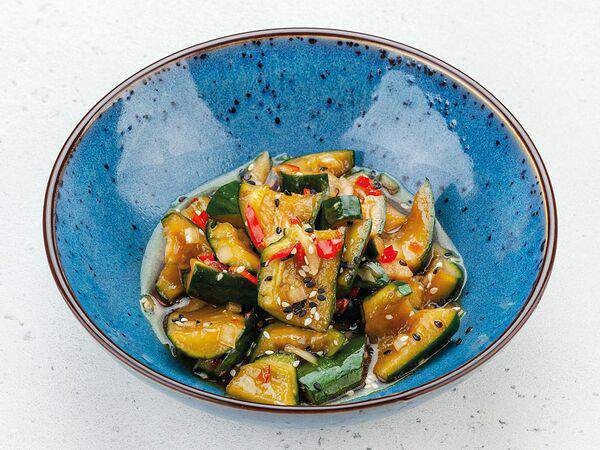 AVO Kitchen & Bar - Битые огурцы