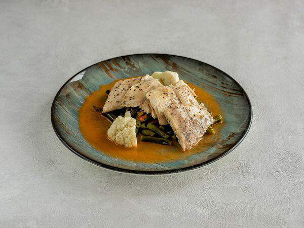 Гастробар Море - Филе форели со стручковой фасолью и цветной капустой