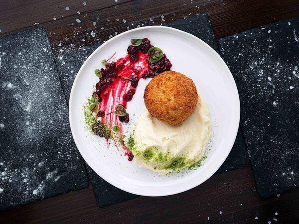 Bretzel - Котлета по-Киевски с картофельным пюре