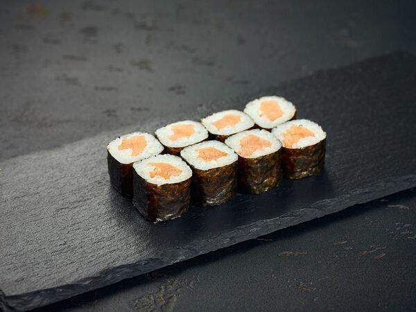 Маэстро суши - Ролл с копченым лососем