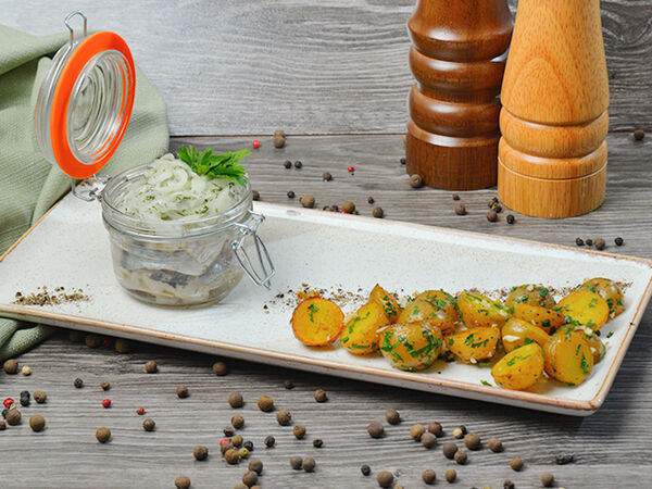 Ресторан Старый Город - Сельдь слабой соли с мини-картофелем