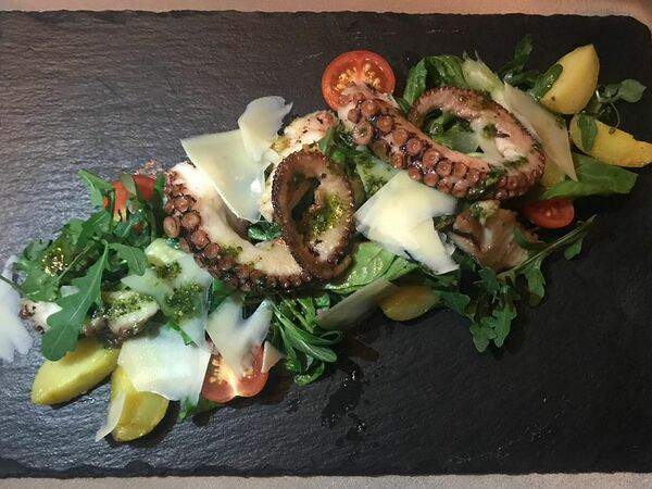 Кадриль - Теплый салат из томленного осьминога