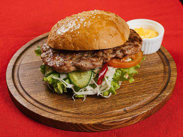 Serbian Grill - Плескавица Xl на гриле