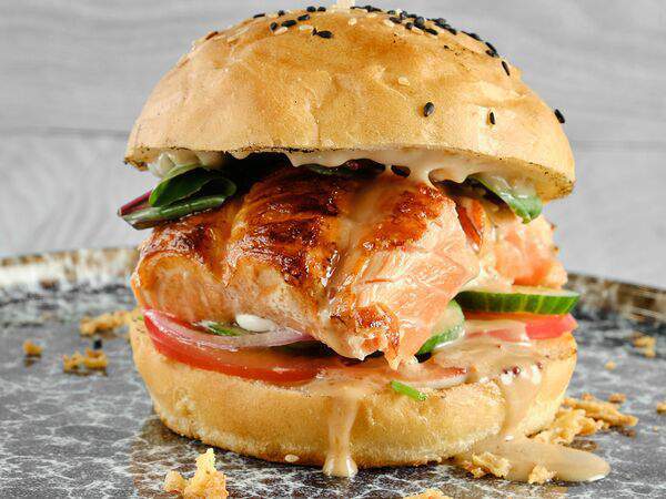 Мархаба - Бургер с лососем и творожным кремом