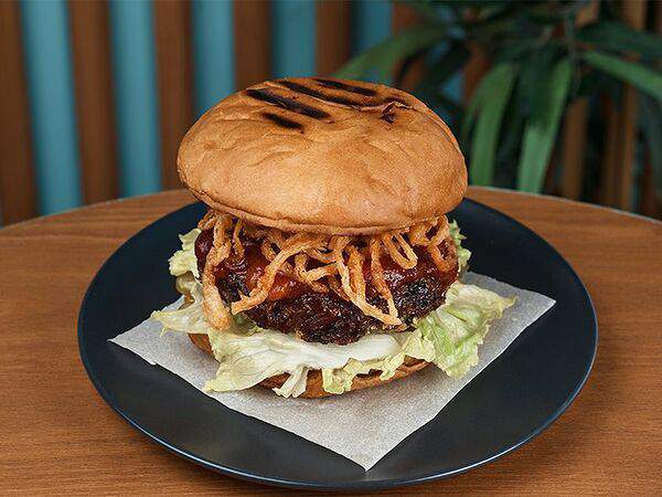 Кофейня Зеленая Улица - Бургер Веган с котлетой из картофеля с красной капустой