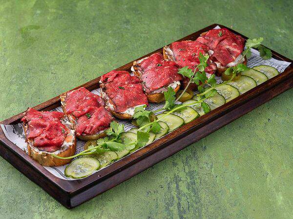 Моррис - Ростбиф на тостах