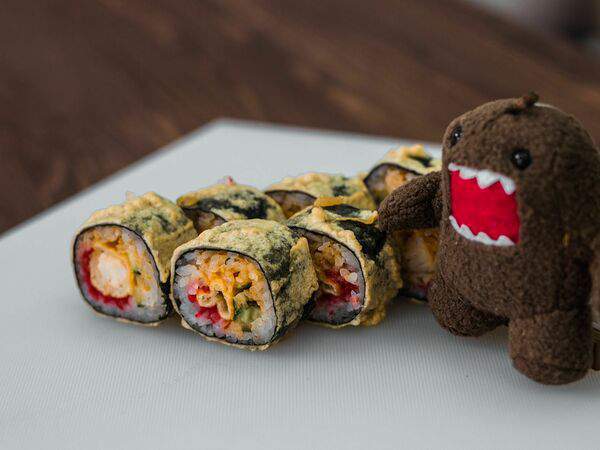 Акина суши - Горячий ролл Якусима (острый ролл)