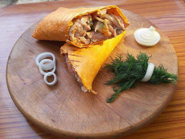 Сытоешка - Шаурма в сырном лаваше с курицей
