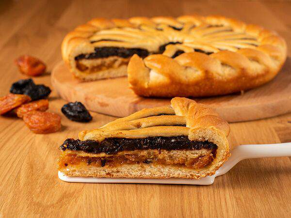 Бахетле - Пирог с курагой и черносливом