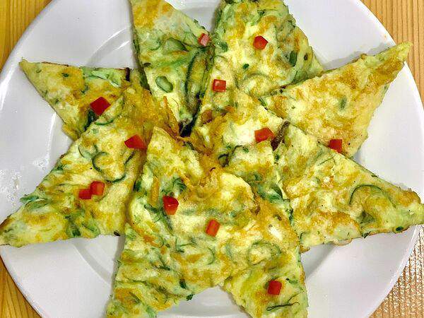 Харбин - Зелёный омлет с чукой и грибом Муэр