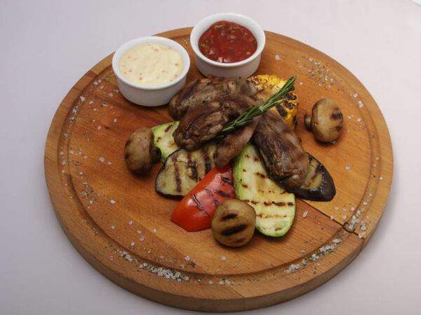 Kontrast gusto - Бараньи язычки с овощами гриль