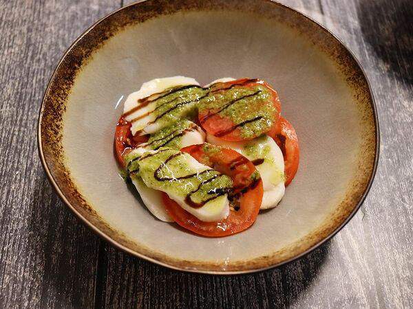 Bretzel - Салат Капрезе