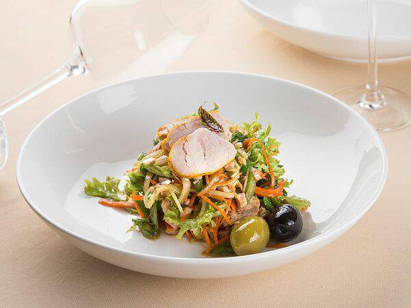 Familia - Салат с индейкой и спаржей