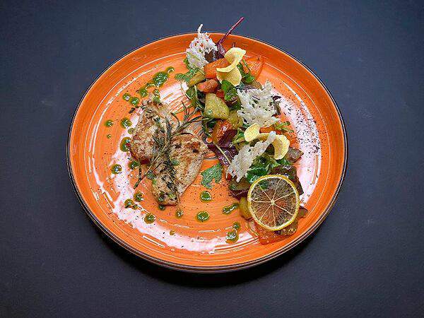 Lukum lounge cafe - Салат гриль с индейкой