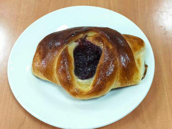 Доставка пирогов - Булочка с вишней