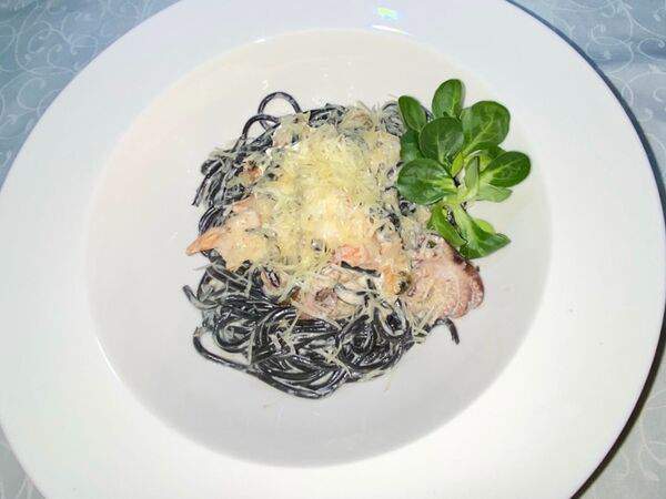Кадриль - Лингвини с чернилами каракатицы и морепродуктами