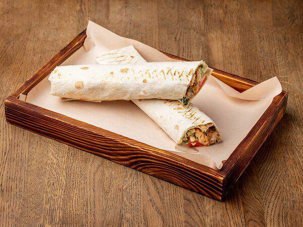 Leo shaverma and bar - Сувлаки в лаваше со свининой