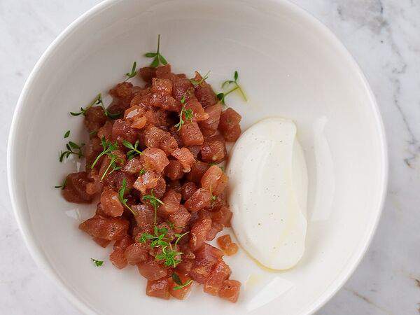 Bisou Bisou Bistro - Тартар из тунца