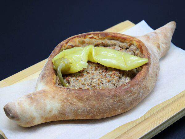 Кафе Хачапуридзе - Хачапури с фасолью (лодочка)