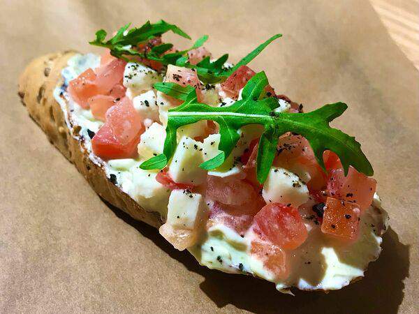 Перчини - Брускетта с томатами и моцареллой