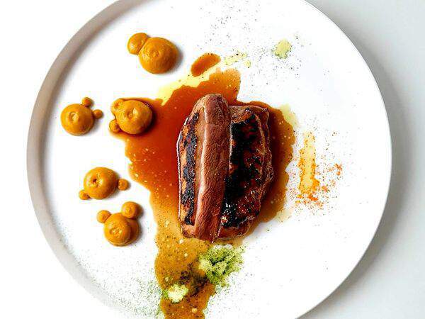 GM cafe - Филе утки, пюре из моркови, демигляс