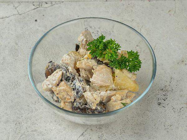 Рестомаркет Китчен - Салат с курицей ананасами и грибами