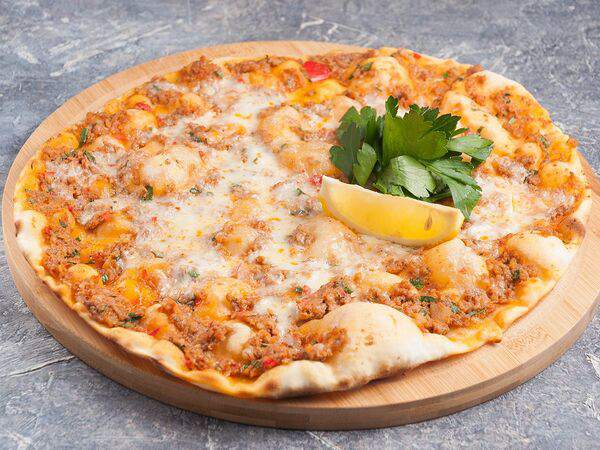 Кебабы-кутабы - Лахмаджун с сыром