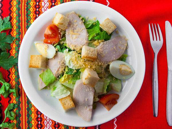 Трактир Старый Амбар - Салат Цезарь с курицей