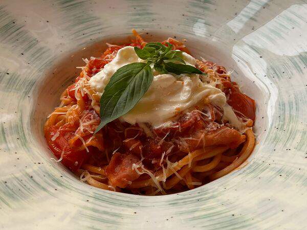 Pulcinella - Спагетти Аматричана со страчателлой (острая)