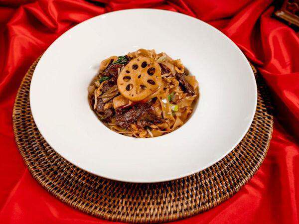 Китайская грамота - Широкая лапша с говядиной и лотосом