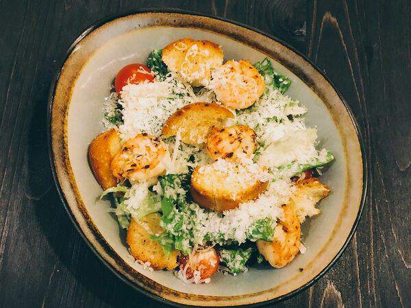 Иль густо - Салат из листьев романо с креветками