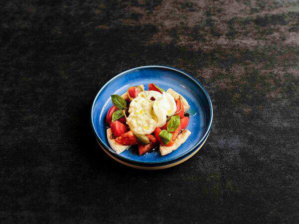 Bobrovsky bar - Томаты с бураттой и питой