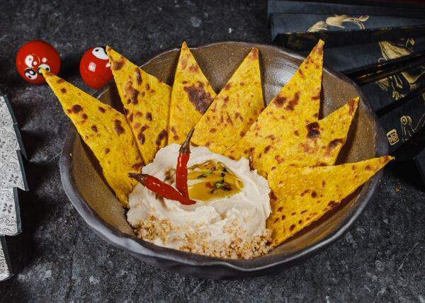 Gray Goose cafe - Азиатский хумус с лепешкой