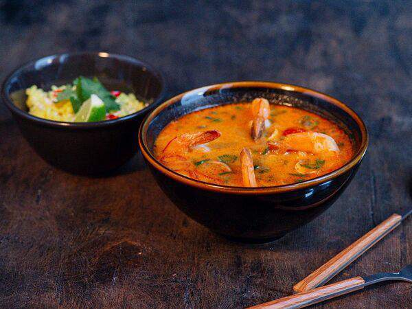 Между нами булочками - Том Ям Гун