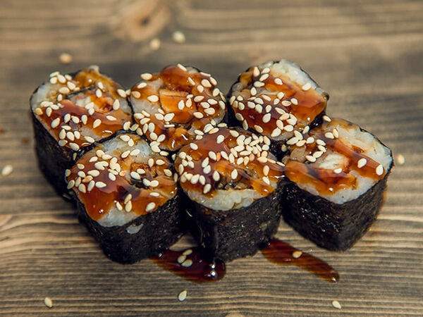 Неместные. Доставка еды и напитков - Ролл с угрем