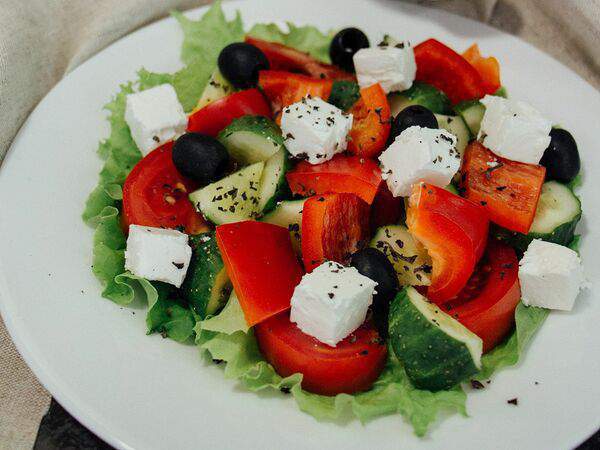 Meatnroll - Салат Греческий