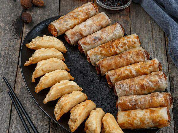 Дед Хо - Сет для троих: гёдза (9 шт.), нэм га (9 шт.)