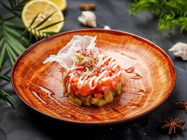 Su Mo - Тартар из лосося с авокадо