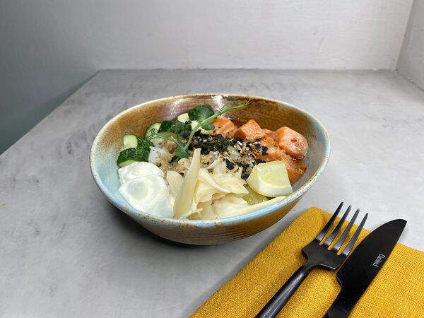 Elementum - Поке с лососем