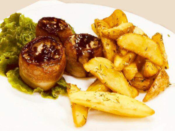 Amore - Свиные медальоны с дольками картофеля