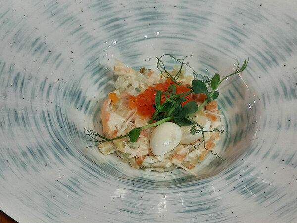 Рыбы бы - Оливье с мясом краба и красной икрой