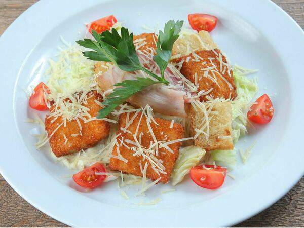 Дюжина - Салат Заморский с куриными кнелями