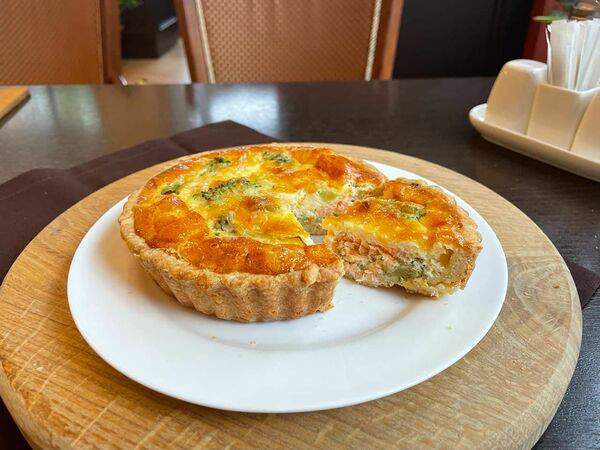 Штолле - Киш с семгой и брокколи