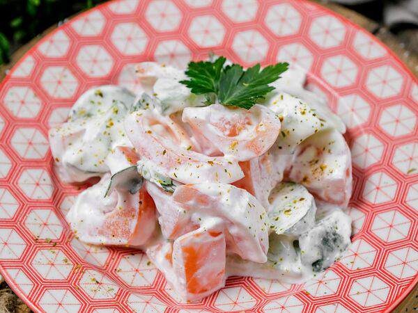 Хачапурия - Овощной салат со сметаной