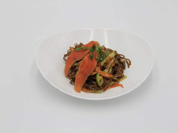 Chipollino - Вок Соба с лососем в соусе терияки