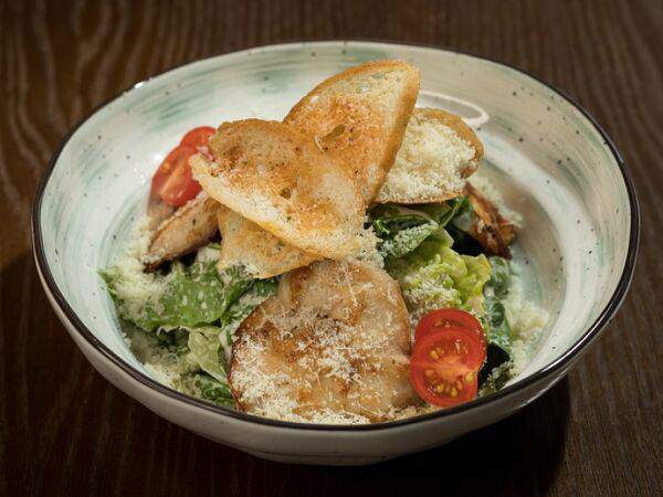 Bbsea jazz club - Цезарь с филе цыпленка